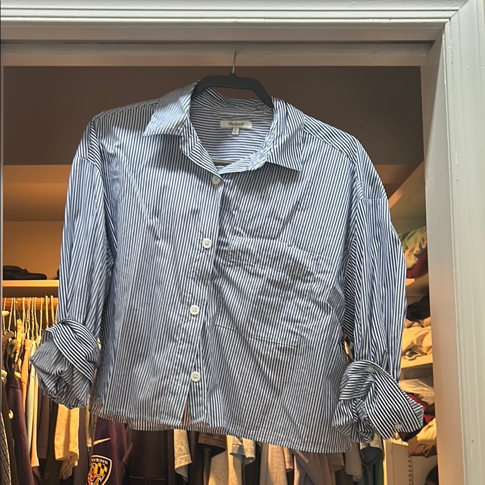 Madewell cropped Blue and White Striped Button-Up Shirt